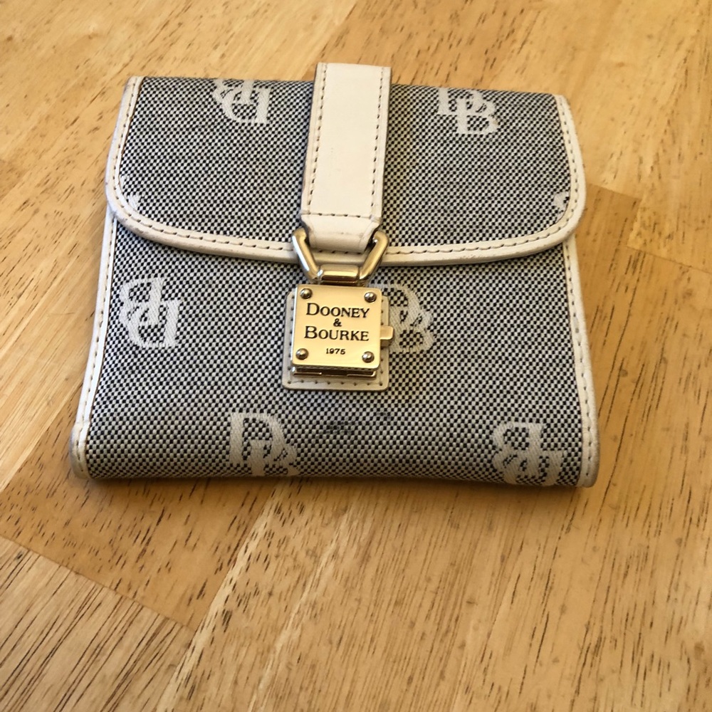 Dooney & Bourke wallet